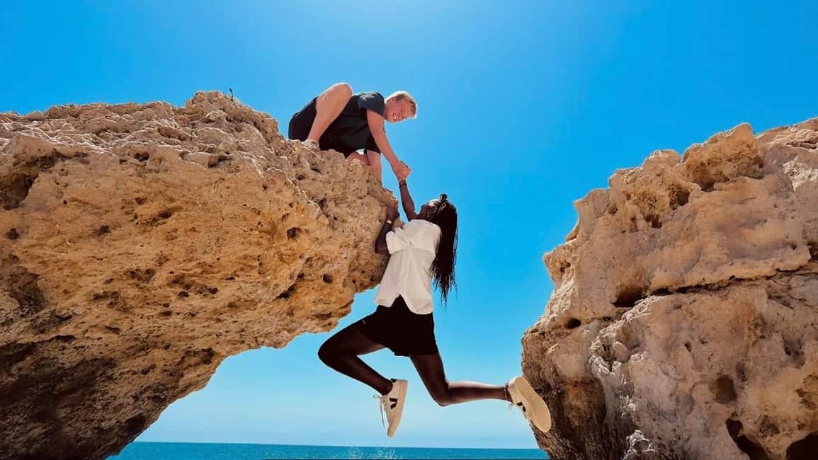afbeelding n.7 van Vanuit Faro: Benagil, Marinha Beach, Algar Seco, 7 Valleys... activiteit in Praia do Carvoeiro, geüpload door aanbieder