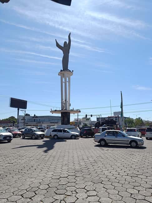 imagem n.2 de Excursão a pé pelo mercado de rua local atividade em Santa Cruz, carregada pelo fornecedor