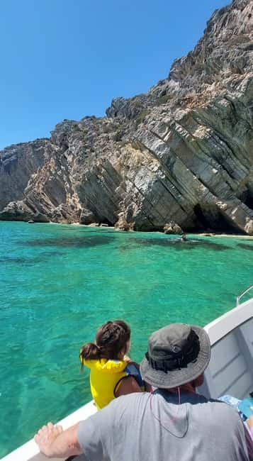 imagem n.38 de Sesimbra: Passeio de barco pelas baías e praias secretas com snorkeling atividade em Distrito de Lisboa, carregada pelo fornecedor