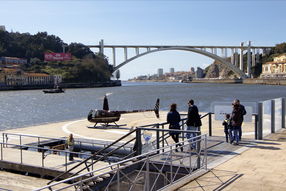 imagem n.4 de Porto: Passeio de helicóptero, excursão a pé guiada e cruzeiro pelo rio atividade em Porto, Portugal, carregada pelo fornecedor