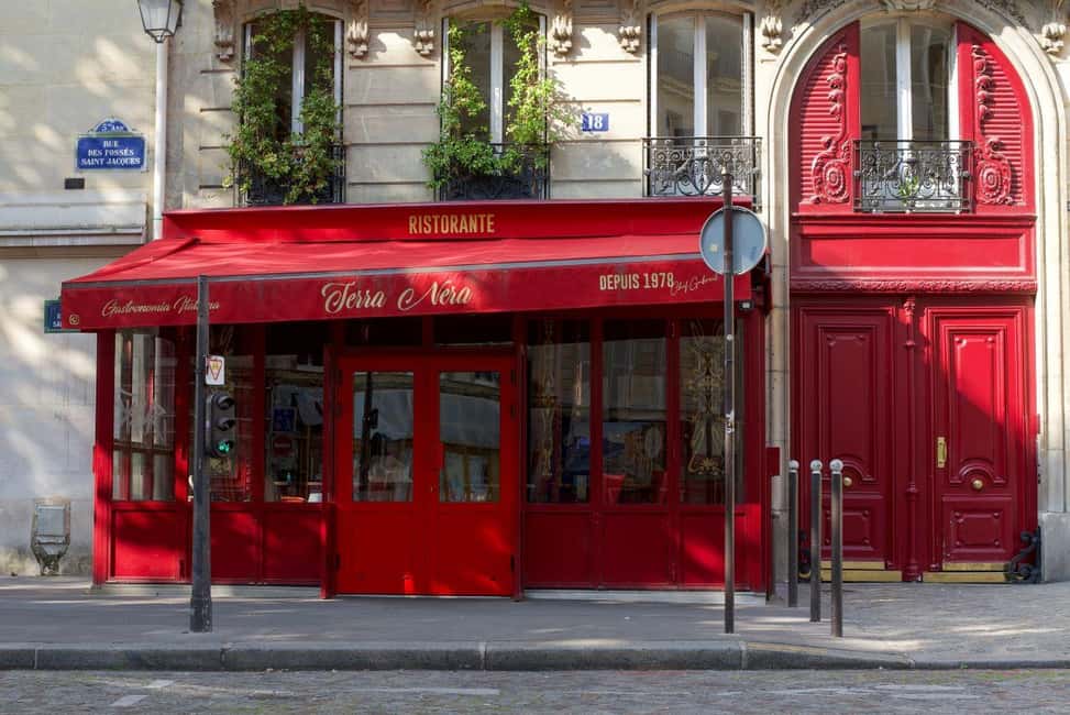 Image N°12 de Paris : visite à pied et visite en bus Hop-on with Emily activité à Paris, publiée par le prestataire