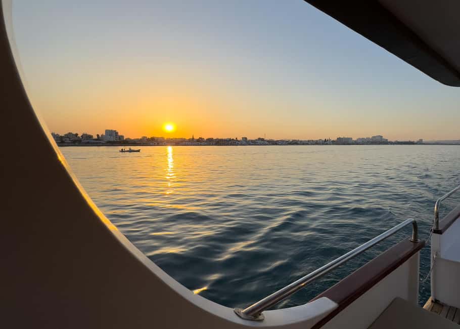 Image N°13 de Larnaca : Croisière au coucher du soleil avec un verre de vin activité à Larnaca, publiée par le prestataire
