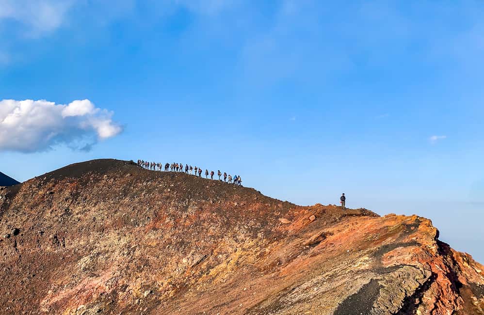 afbeelding n.7 van De Etna: Trek naar 3000m met kabelbaan en jeep activiteit in Catania, geüpload door aanbieder