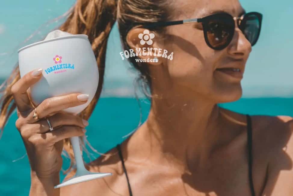 Image N°2 de Ibiza : croisière à Formentera avec paella, open bar et sports nautiques activité à Ibiza (ville), publiée par le prestataire