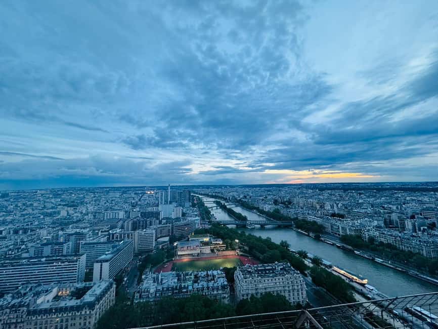 Image N°4 de Visite d'une jounée de Paris : Les lieux emblématiques et les sites photographiques étonnants activité à Paris, publiée par le prestataire