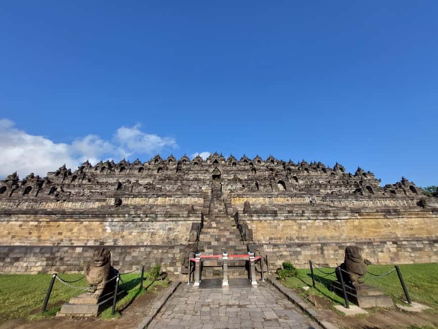 image n.3 of All-inclusive Borobudur Temple Guided Tour activity in Kota Magelang, uploaded by supplier