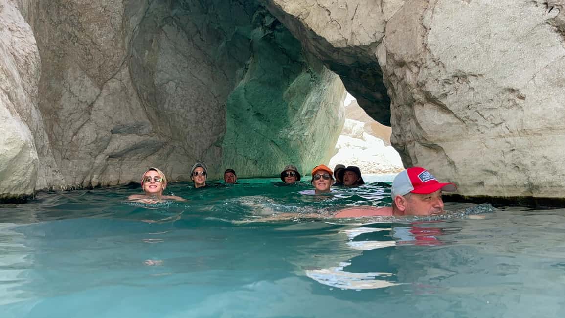 Immagine nº 5 di Muscat: Oasi di Wadi Bani Khalid e tour del deserto dell'Oman attività a Regione al-Sharqiyya, caricata dal fornitore