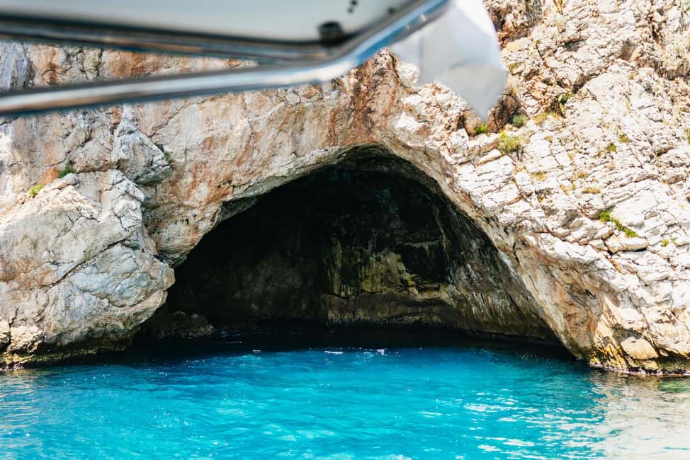 imagem n.7 de Nice: Cavernas de Mala, Villefranche e passeio de barco para mergulho com snorkel atividade em Mônaco, carregada pelo fornecedor