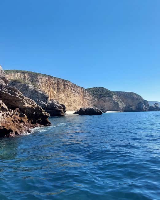imagem n.46 de Sesimbra: Passeio de barco pelas baías e praias secretas com snorkeling atividade em Distrito de Lisboa, carregada pelo fornecedor