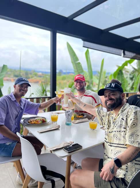 imagem n.10 de Medellín: Excursão a Guatapé com ingresso para a rocha Penol e passeio de barco atividade em Antioquia, carregada pelo fornecedor