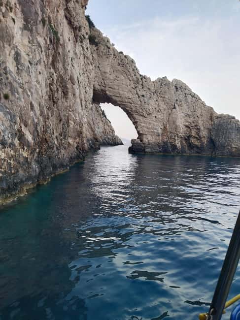 Obraz nr 12 z atrakcji Zakynthos: obserwacja żółwi, Marathonísi i rejs do jaskiń Keri w Region Grecja Zachodnia, przesłany przez organizatora