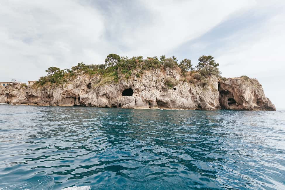 Image N°16 de Au départ de Sorrente : Excursion d'une journée en bateau à Amalfi et Positano activité à Campanie, publiée par le prestataire