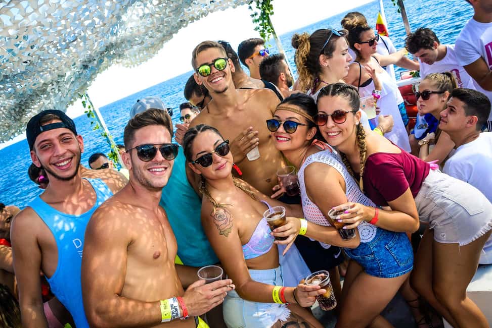 Image N°64 de Ibiza : Soirée VIP sur un catamaran avec Open Bar Premium, Paella et Ticket Club activité à Ibiza (ville), publiée par le prestataire