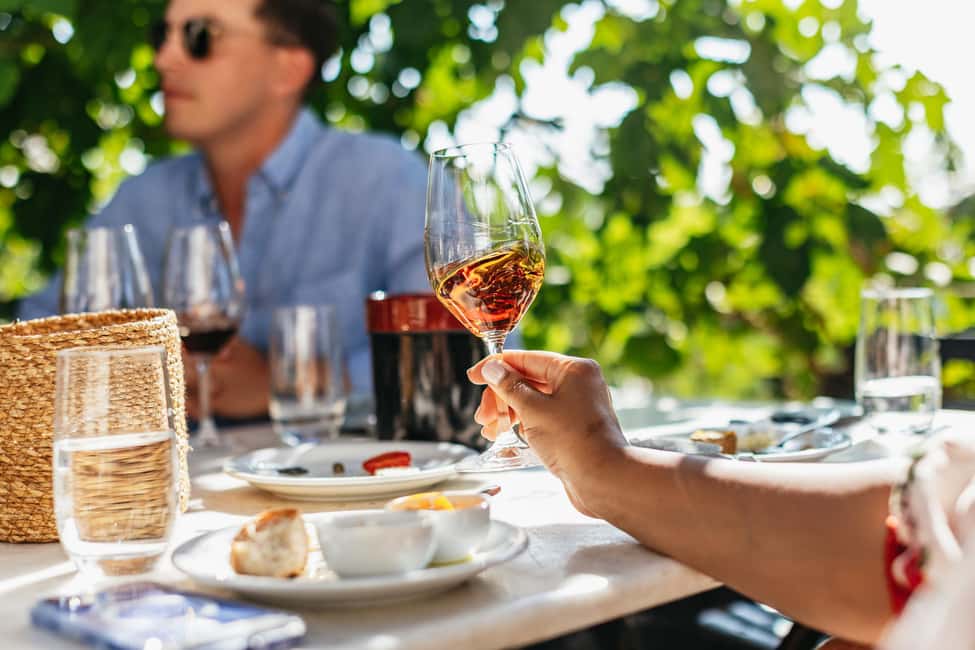 imagen n.º 2 de Santorini: tour de vino al atardecer para grupos pequeños con bodega Santo actividad en Cícladas, subida por el proveedor