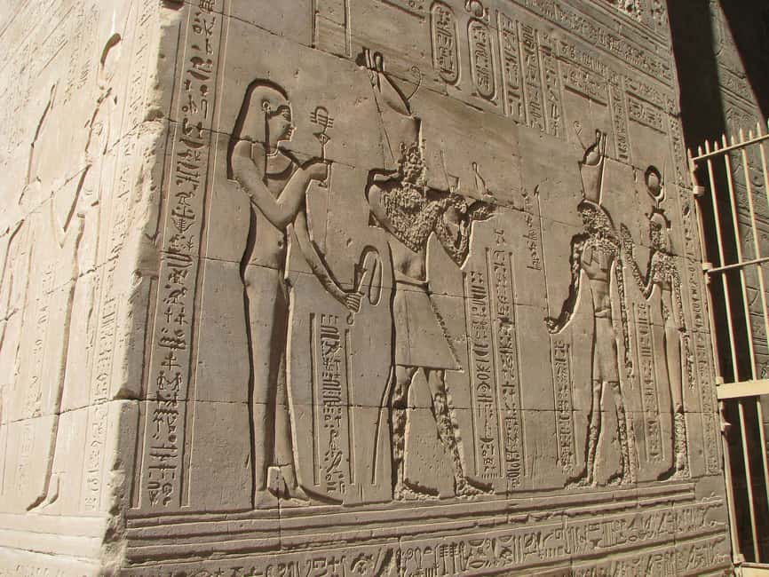 imagem n.7 de De Luxor: Excursão particular aos templos de Edfu e Kom Ombo e almoço atividade em Edfu, carregada pelo fornecedor