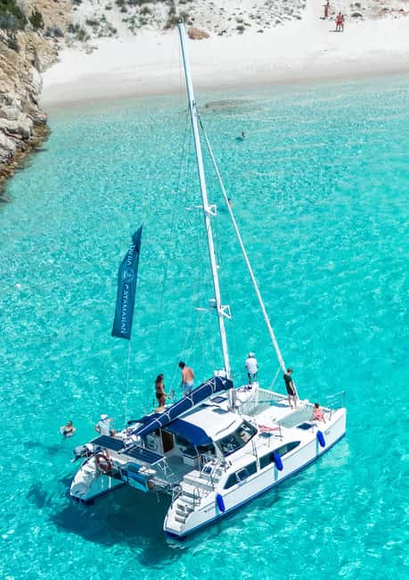 Immagine nº 3 di Da Palau: Tour in catamarano dell'Arcipelago della Maddalena con pranzo attività a Sardegna, caricata dal fornitore