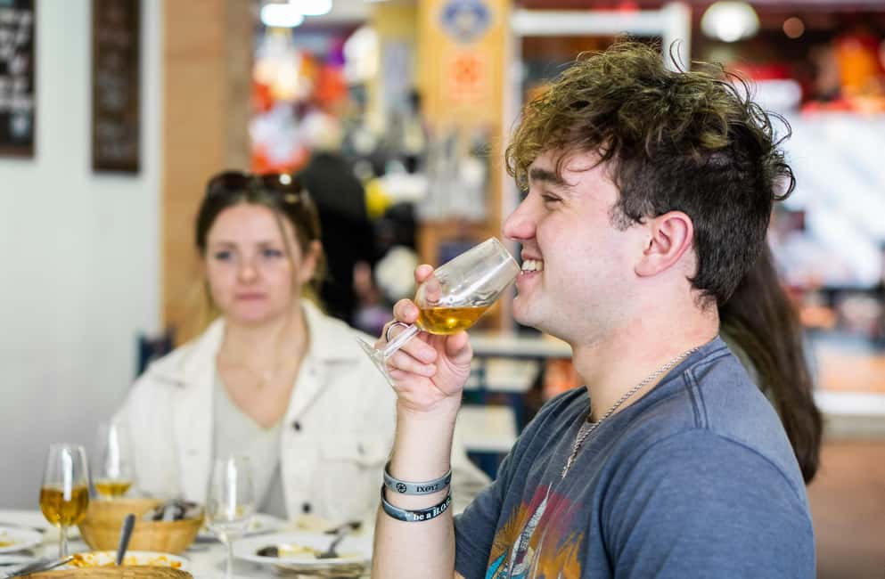 Bild Nr. 9 von Sevilla: Flavors of Andalucía Geführte Food Tour mit Verkostungen Aktivität in Sevilla, hochgeladen vom Anbieter