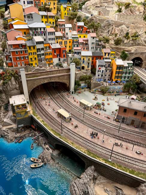 immagine n.5 di Tour privato delle Cinque Terre con partenza da Montecatini Terme attività in Riomaggiore, caricata dal fornitore