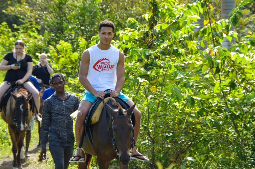 imagem n.7 de Ocho Rios: Blue Hole, White River Tubing e passeio a cavalo atividade em Jamaica, carregada pelo fornecedor