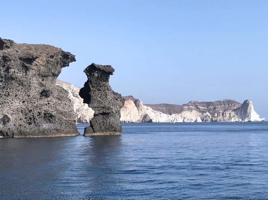 imagem n.8 de Santorini: Cruzeiro ao pôr do sol com jantar grego e transfer atividade em Cíclades, carregada pelo fornecedor