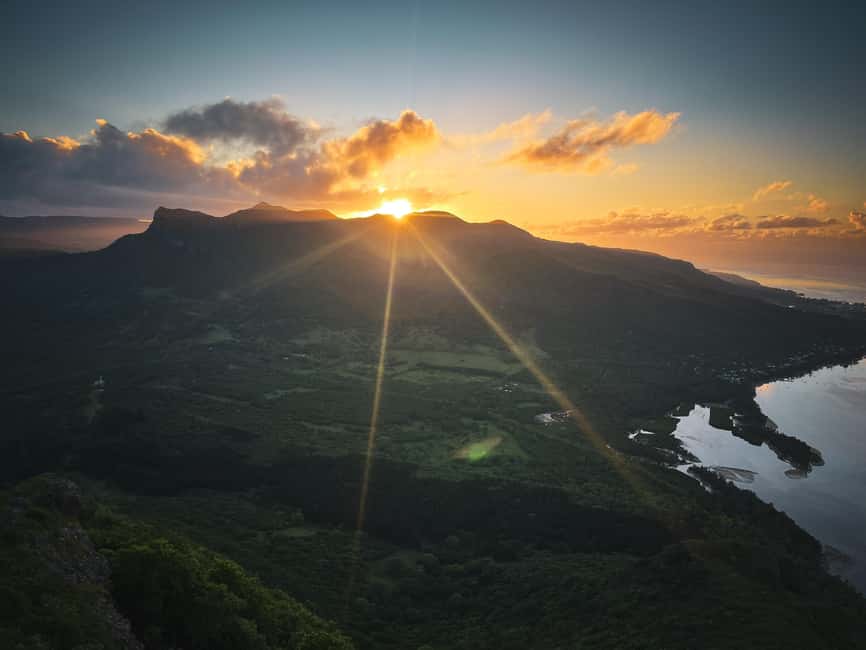 Image N°56 de Maurice : Randonnée et ascension guidée du Morne au lever du soleil activité à Maurice, publiée par le prestataire