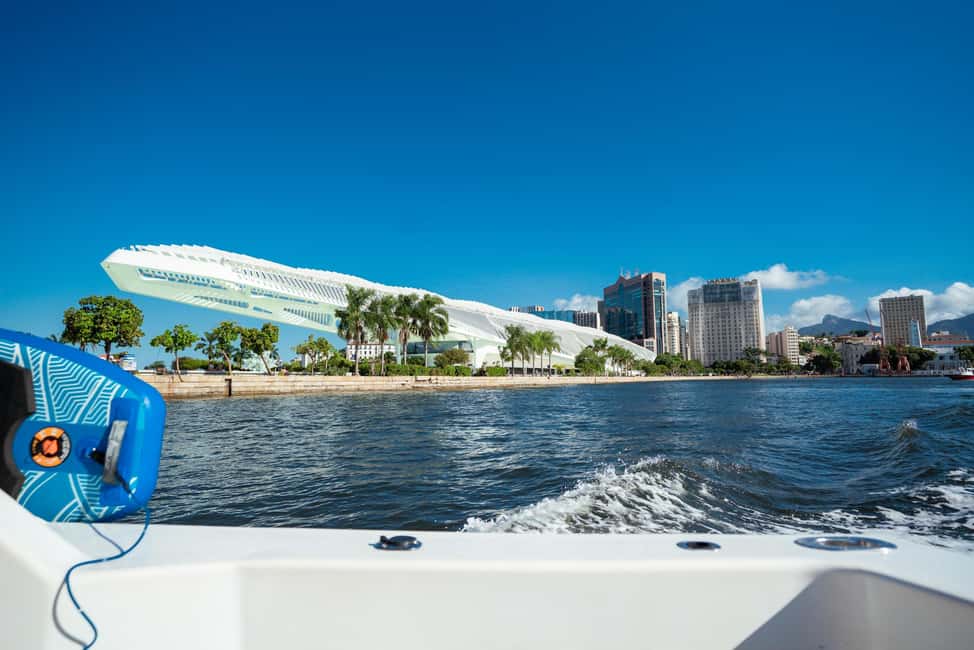 image n.18 of Glória: Sunset Speedboat Cruise with Drinks and Snacks activity in Rio de Janeiro, uploaded by supplier