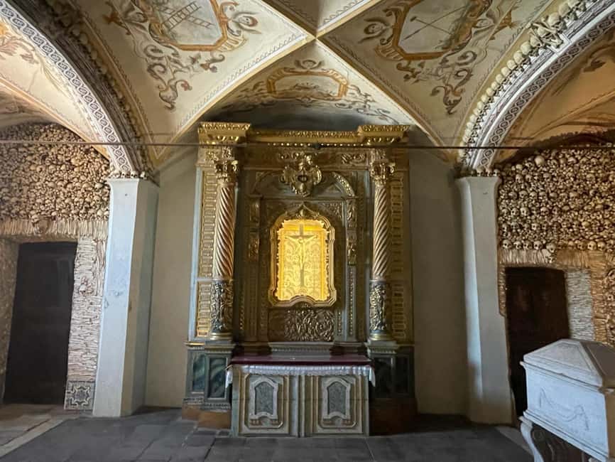 imagem n.8 de De Lisboa: Évora, Capela dos Ossos e visita ao Templo Romano atividade em Évora, carregada pelo fornecedor