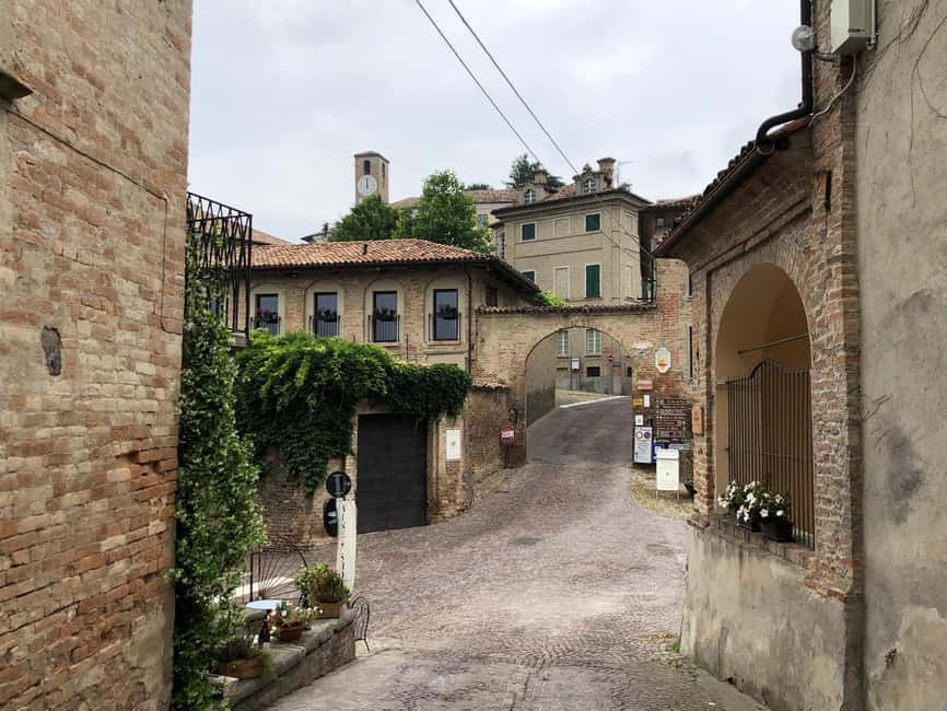image n.1 of Neive: walking tour activity in Neive, uploaded by supplier