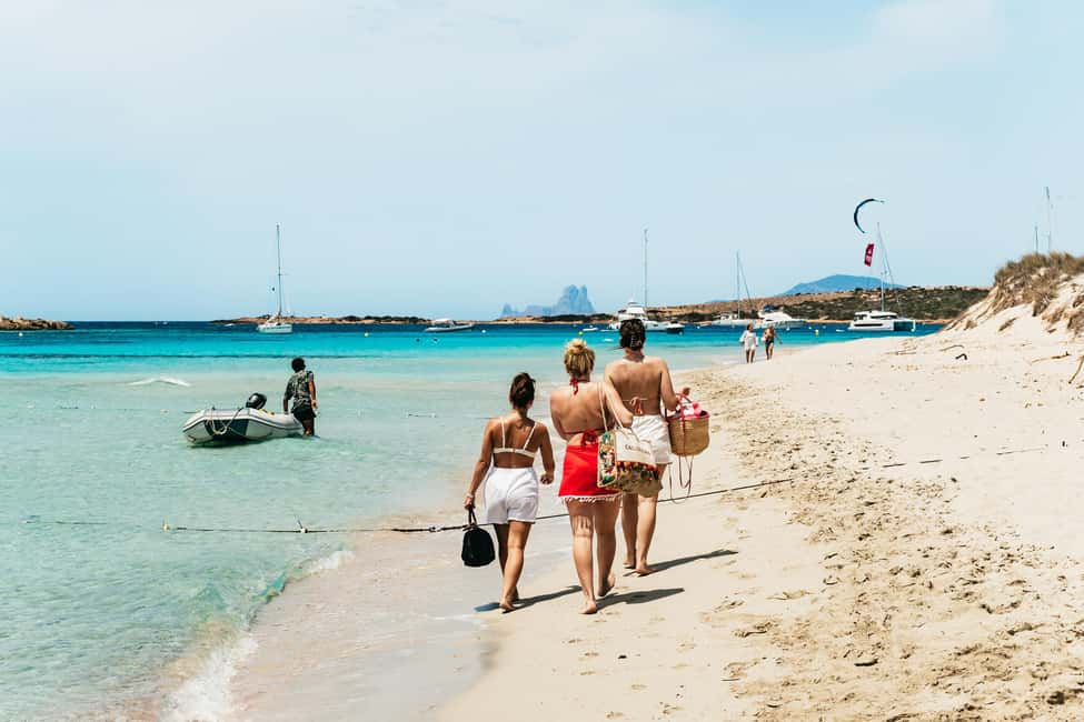 imagem n.4 de De Ibiza: Passeio à vela até Formentera com paragens na praia atividade em Ilhas Baleares, carregada pelo fornecedor