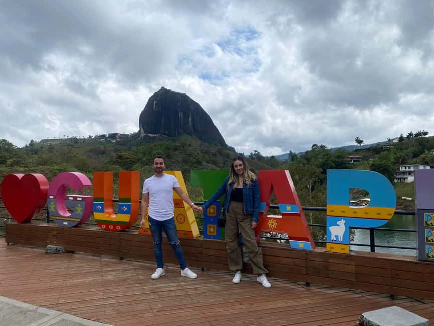 imagem n.33 de Medellín: Tour particular em Guatapé com helicóptero e passeio de barco atividade em Guatapé, carregada pelo fornecedor