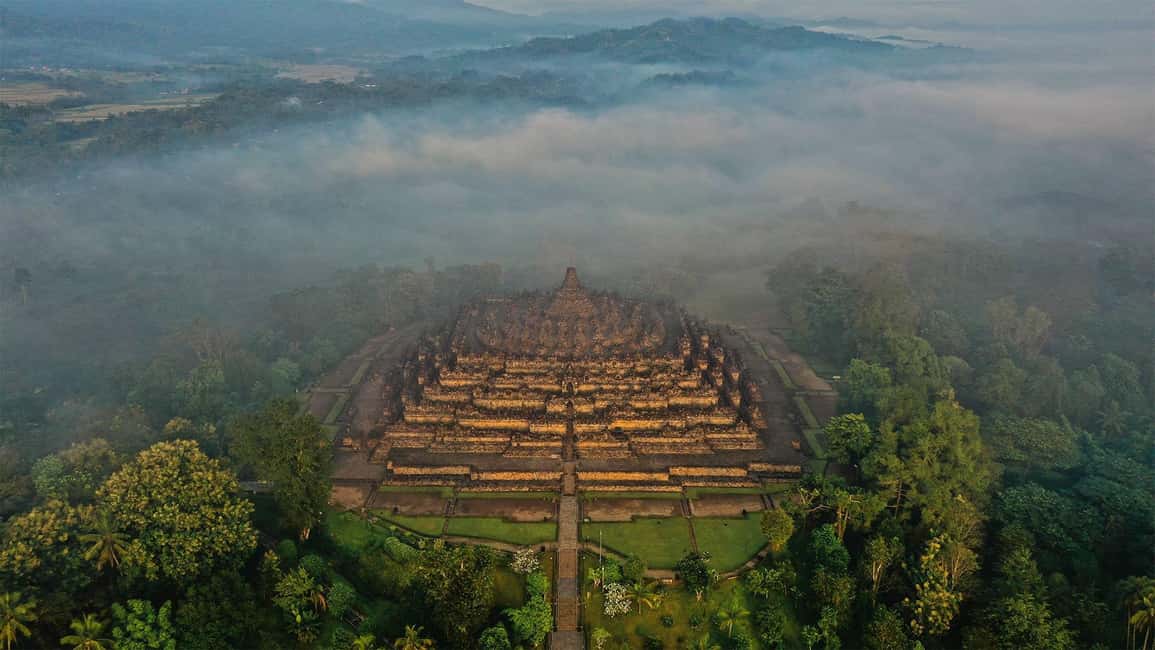 image n.4 of Yogyakarta: Borobudur sunrise(guarantee climb up)& Prambanan activity in Yogyakarta, uploaded by supplier