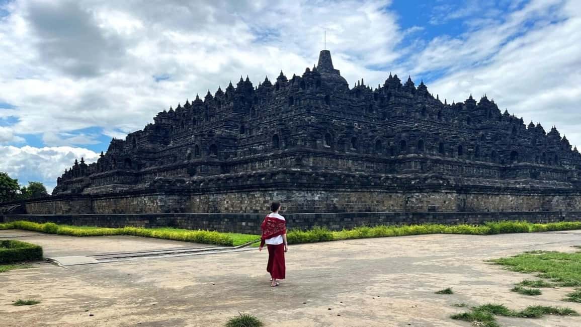 image n.8 of Borobudur Climb to the Top & Prambanan with Ticket Included activity in Yogyakarta, uploaded by supplier