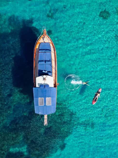 imagen n.º 12 de Skiathos: Crucero tradicional en barco con paradas para nadar y almuerzo actividad en Ciudad de Skiathos, subida por el proveedor