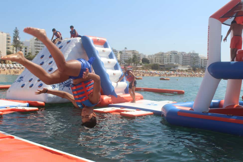 imagem n.2 de Armação de Pêra: Bilhete Insuflável de Entrada no Parque Aquático atividade em Algarve, carregada pelo fornecedor