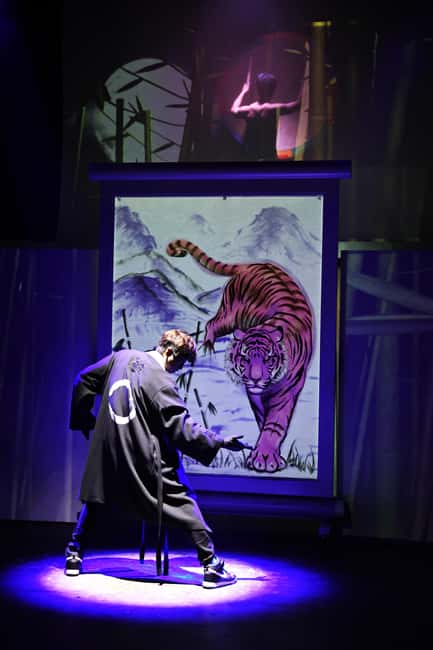 image n.6 of Seoul: The Painters Live Art K-pop Dance Show activity in Seoul, uploaded by supplier