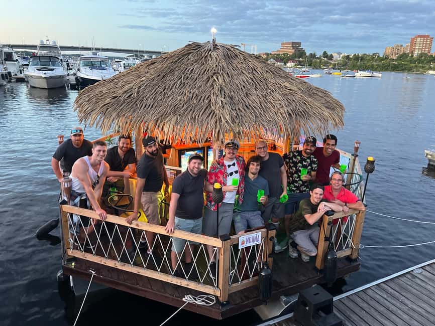 imagem n.16 de Ottawa: Cruzeiro Tiki Bar Flutuante no Rio Ottawa atividade em Província de Quebec, carregada pelo fornecedor