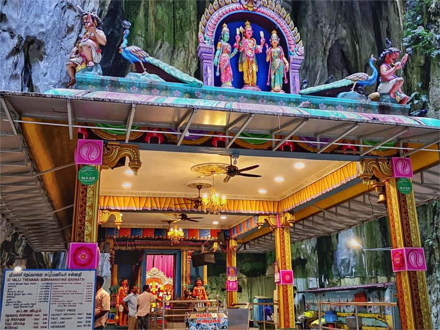 image n.16 of Kuala Lumpur Suburbs: Batu Caves Half-Day Tour (SIC) activity in Kuala Lumpur, uploaded by supplier