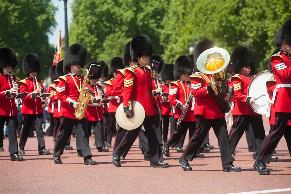 bild nr.15 av London: Londons torn, Themsenbåt och vaktavlösning aktivitet i London, uppladdad av arrangören