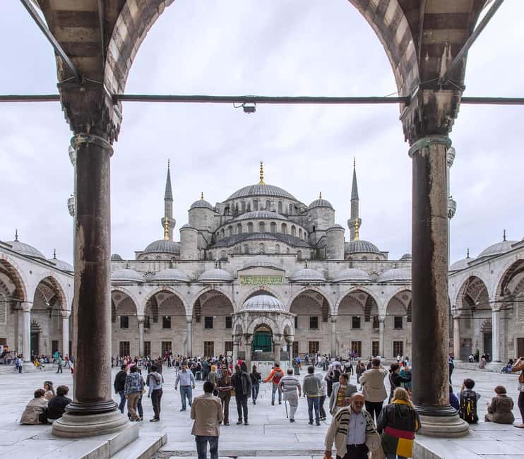 Image N°5 de Istanbul : visite de Sainte-Sophie, de la Mosquée bleue, de la citerne et du bazar activité à Istanbul, publiée par le prestataire