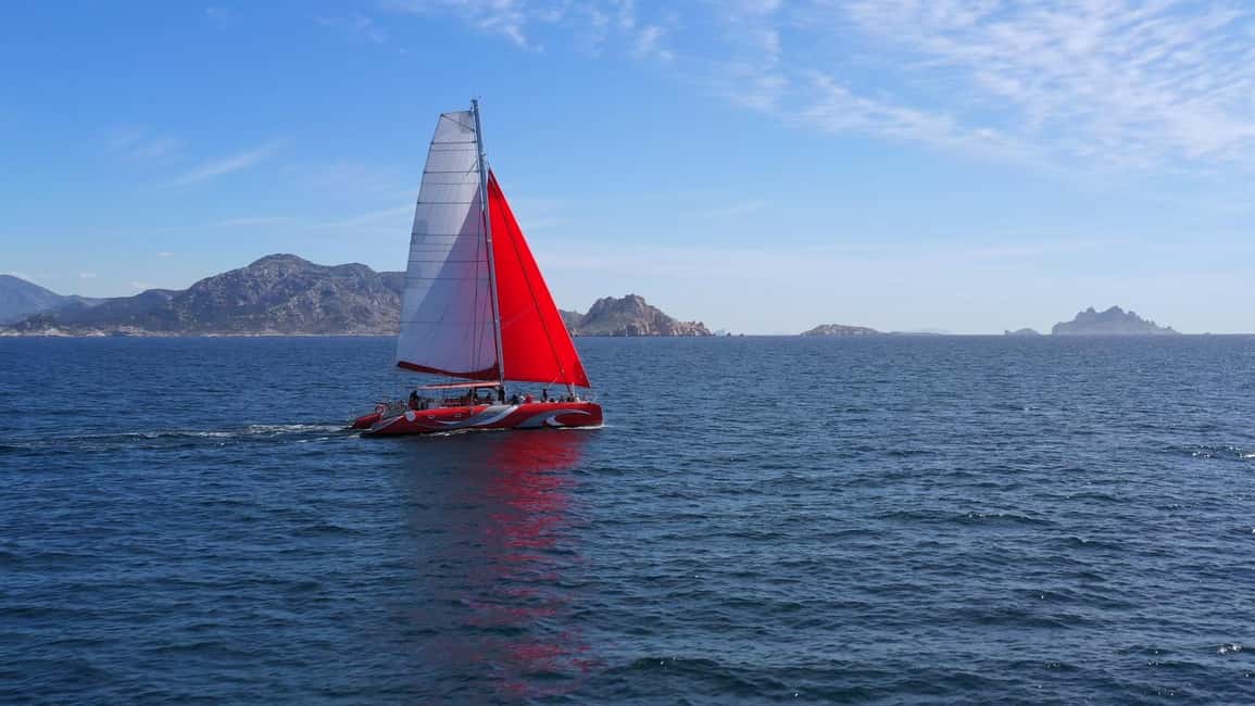 imagen n.º 6 de Marsella : Crucero en Catamarán por las Calanques con Comida y Vino actividad en Sur de Francia, subida por el proveedor