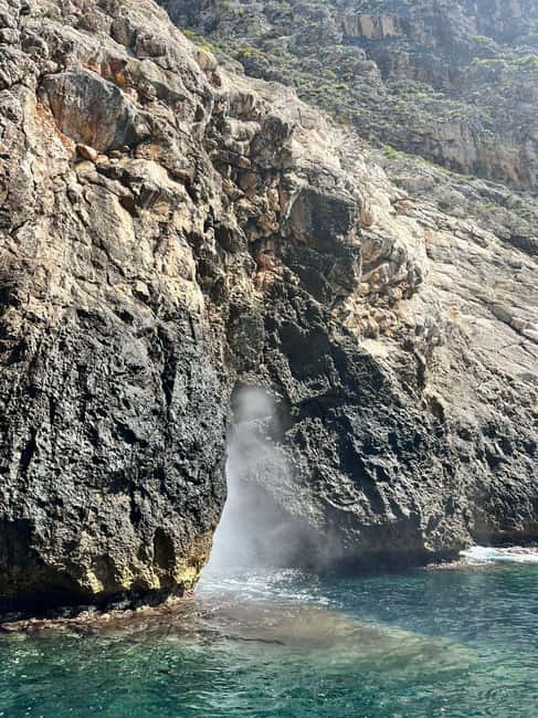 Immagine nº 6 di Santa Maria di Leuca: tour delle grotte con aperitivo attività a Lecce, caricata dal fornitore