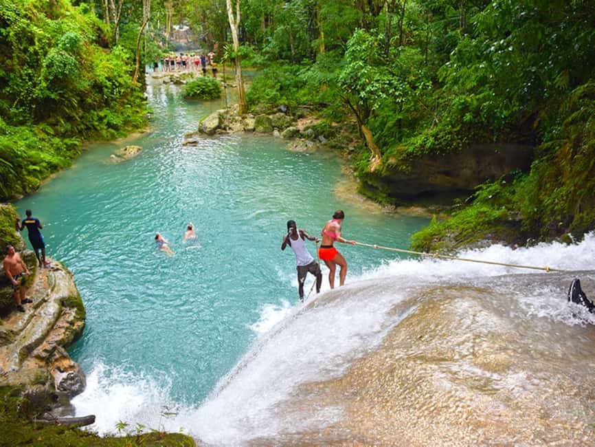 imagem n.2 de Montego Bay: Viagem ao Blue Hole, Secret Falls e Dunn's River Fall atividade em Jamaica, carregada pelo fornecedor