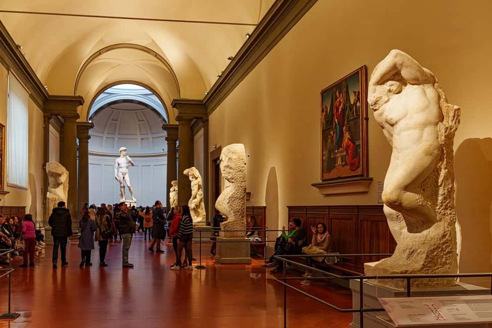 Image N°10 de Florence : La statue de David et le dôme de Brunelleschi en coupe-file activité à Florence, publiée par le prestataire