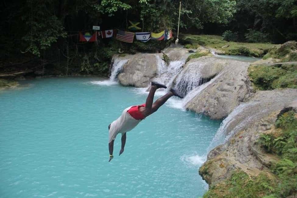 imagem n.1 de Falmouth: Aventura nas cascatas secretas de Blue Hole atividade em Clarendon, carregada pelo fornecedor