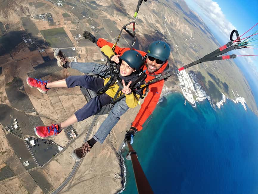 Immagine nº 8 di Lanzarote: Volo in parapendio tandem su Lanzarote attività a Caleta de Famara, caricata dal fornitore