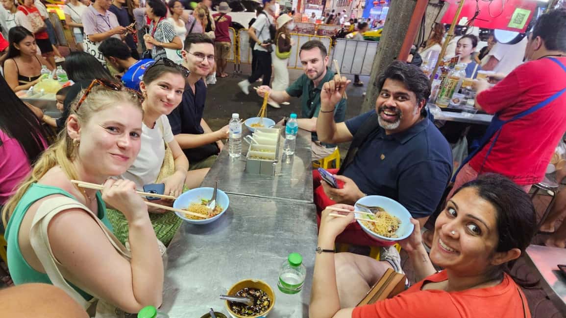 imagem n.11 de Bangkok Authentic Tasting Thai-Chinatown Walking Food Tour atividade em Bangkok, carregada pelo fornecedor