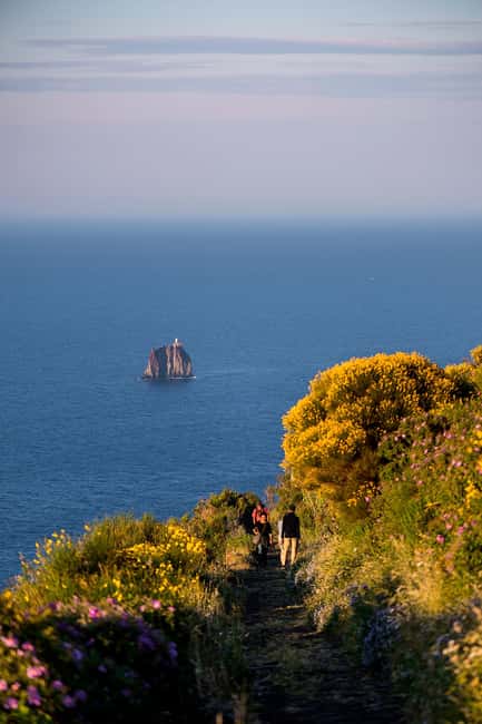 billede nr.8 af aktiviteten Stromboli: Trekking i solnedgangen ved Sciara del Fuoco i Lipari by, uploadet af udbyder