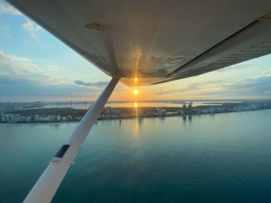 imagen n.º 52 de Miami Beach: Vuelo romántico privado al atardecer con champán actividad en Miami, subida por el proveedor