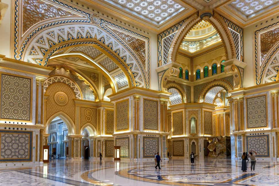 imagem n.11 de Excursão guiada de meio dia a Abu Dhabi com serviço de busca no aeroporto e no porto atividade em Abu Dhabi, carregada pelo fornecedor
