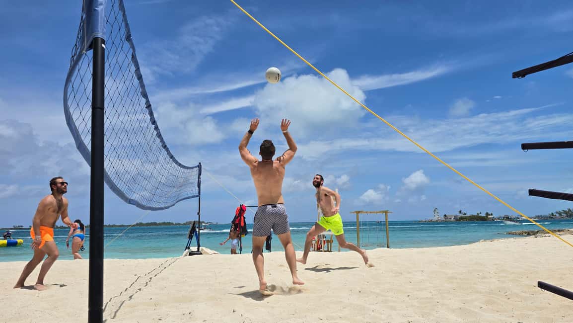 Image N°3 de Nassau : Cochons à la nage, plongée avec tuba et tour en bateau sur la plage activité à New Providence, publiée par le prestataire